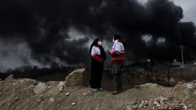যুদ্ধের আকাশে নতুন মারণাস্ত্র : লেবাননে সাদা ফসফরাস, ইরানে কালো বৃষ্টি
